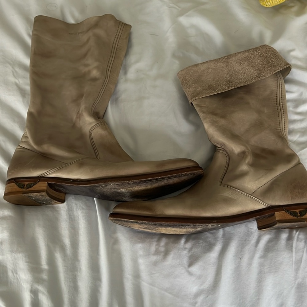 Very confortable can have different style leather very soft